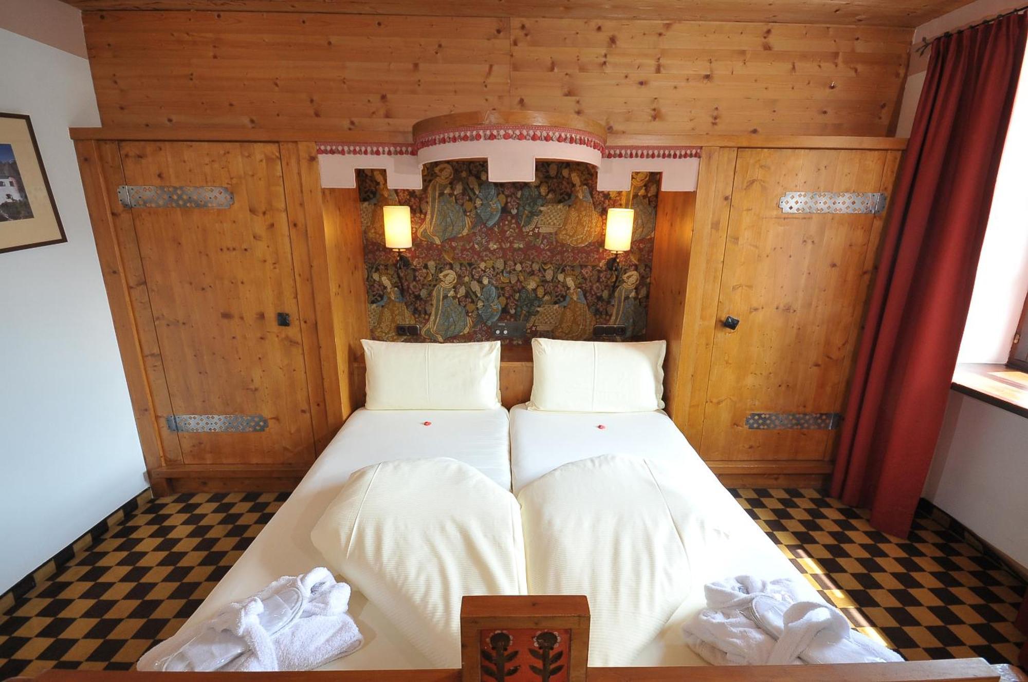 Family Hotel Schloss Rosenegg Fieberbrunn Exterior photo