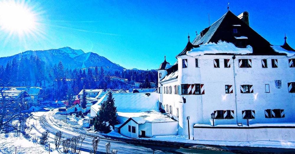 Family Hotel Schloss Rosenegg Fieberbrunn Exterior photo