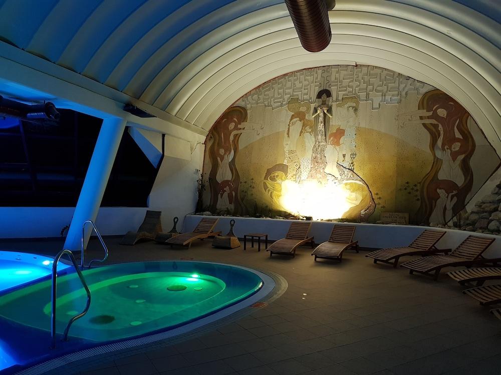 Family Hotel Schloss Rosenegg Fieberbrunn Exterior photo